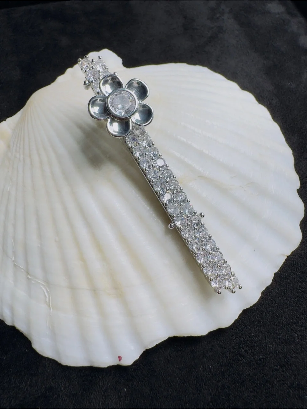Silver Crystal Flower Hair Clip - Elegant Women’s Hair Accessory